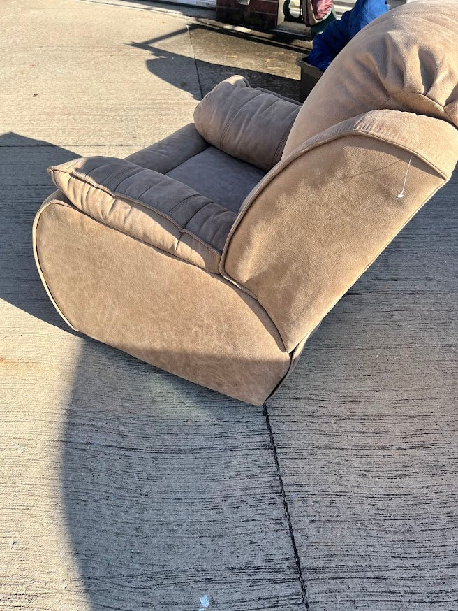 Southern Motion power recliner – taupe microfiber – McKinney pickup (Alma Rd)