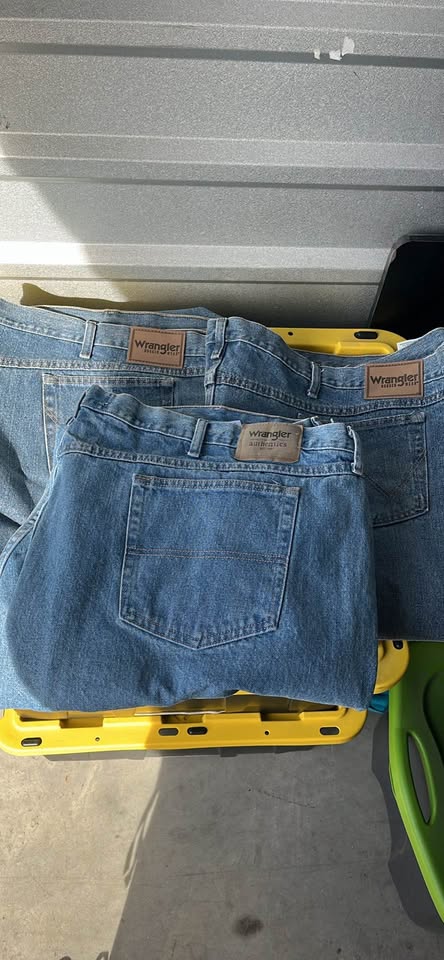 Like New Wrangler Men’s Jeans 56x30 Big & Tall – 3 Pair Bundle”