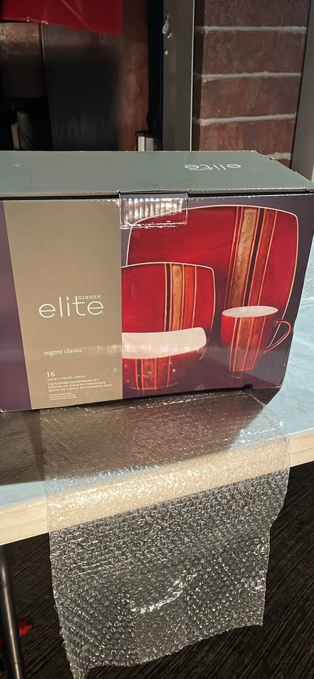 NEW – Gibson Elite Regent Classic 16-Piece Stoneware Dinnerware Set (Service for 4)