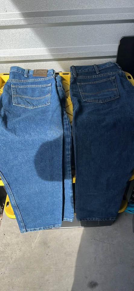 Two pair of Lee Regular Fit Straight Leg jeans. Size 36x29. Like new condition - image 3