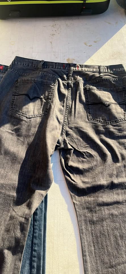 4 pair of women’s guess jeans - image 4