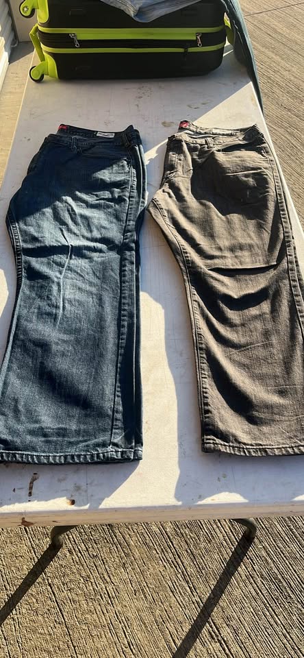 4 pair of women’s guess jeans - image 3