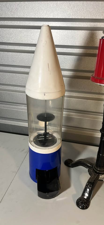 A pair of Vintage Gumball Machines Lot – Rocket + Pedestal Floor Model - image 2