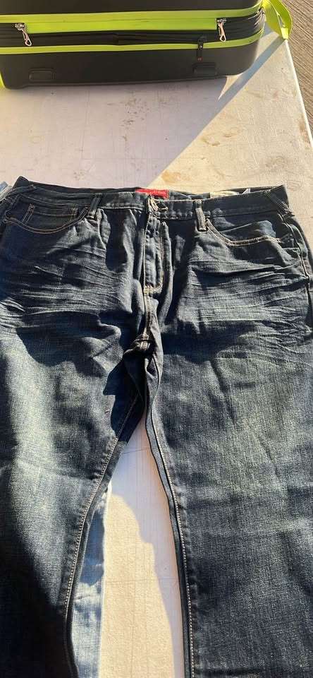 4 pair of women’s guess jeans - image 8