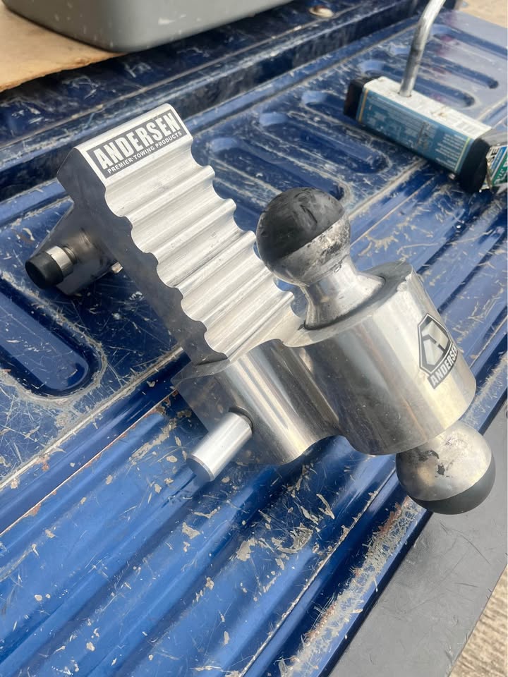 Andersen Aluminum Adjustable Trailer Hitch w/ Dual Ball & Locking Pins - image 3