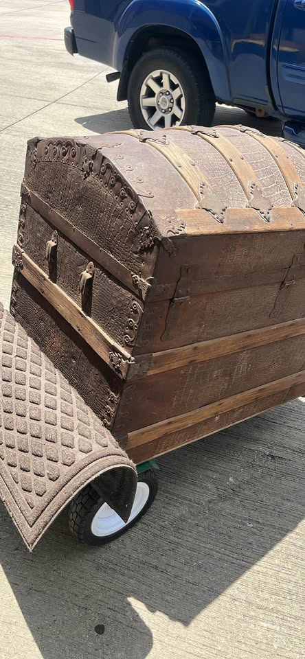 Mid 19th century sea chest - must go - image 4