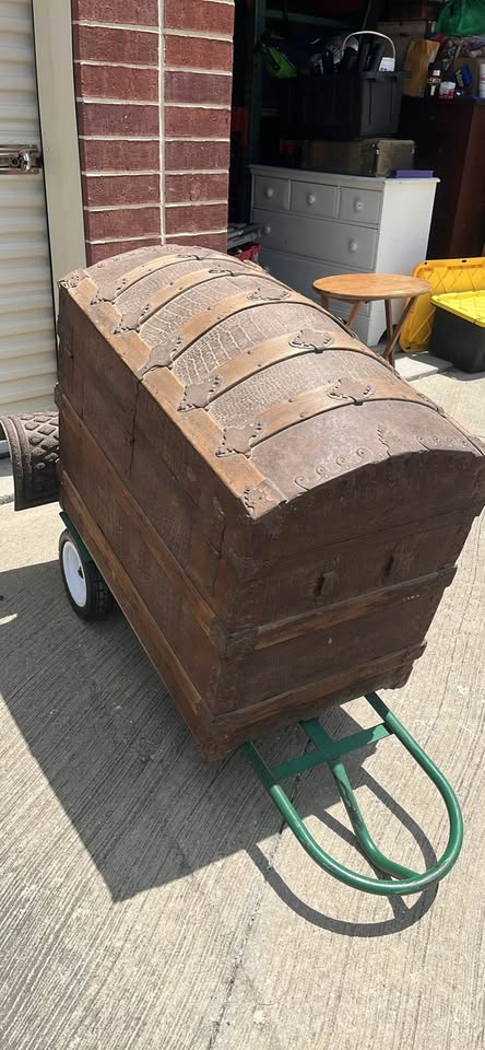 Mid 19th century sea chest - must go - image 3