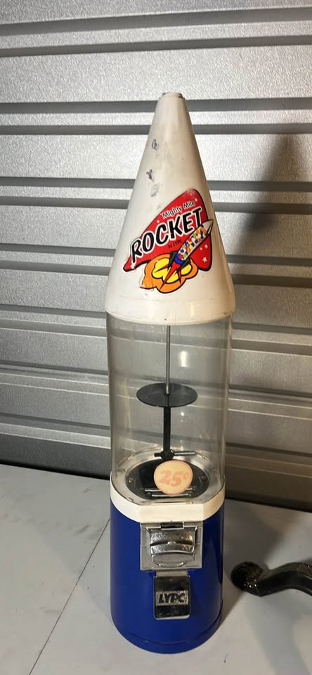 A pair of Vintage Gumball Machines Lot – Rocket + Pedestal Floor Model