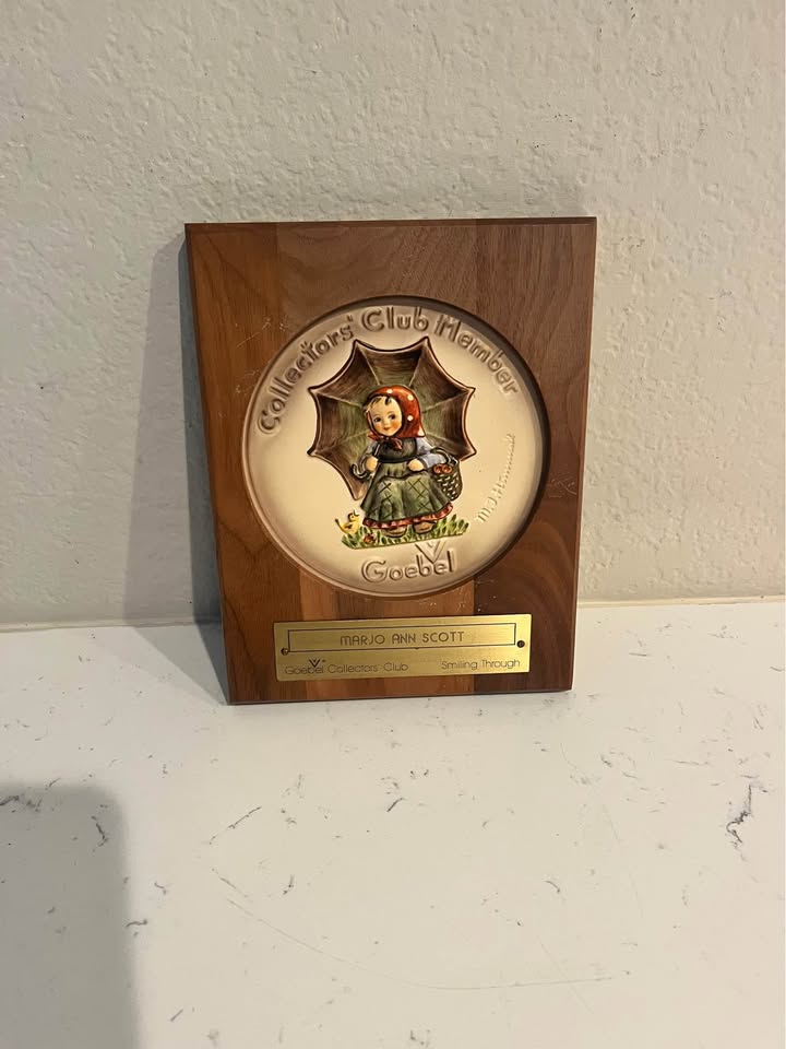 Vintage 1978 Goebel Collectors’ Club “Smiling Through” Wall Plaque – Special Edition No. 2