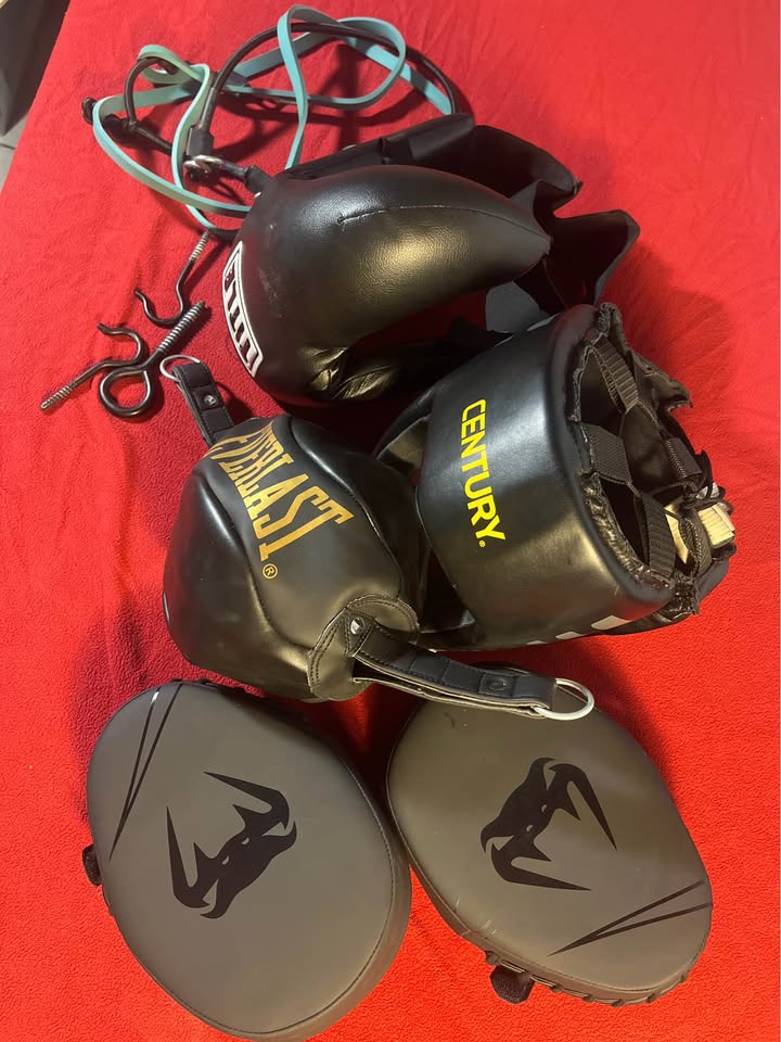 Boxing / MMA Training Gear Bundle – Venum, Everlast & Century - image 2