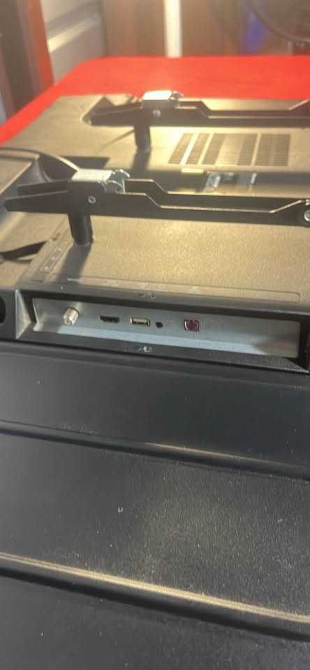 Hisense 40” Roku Smart TV – Works Great – HDMI/Streaming - image 2