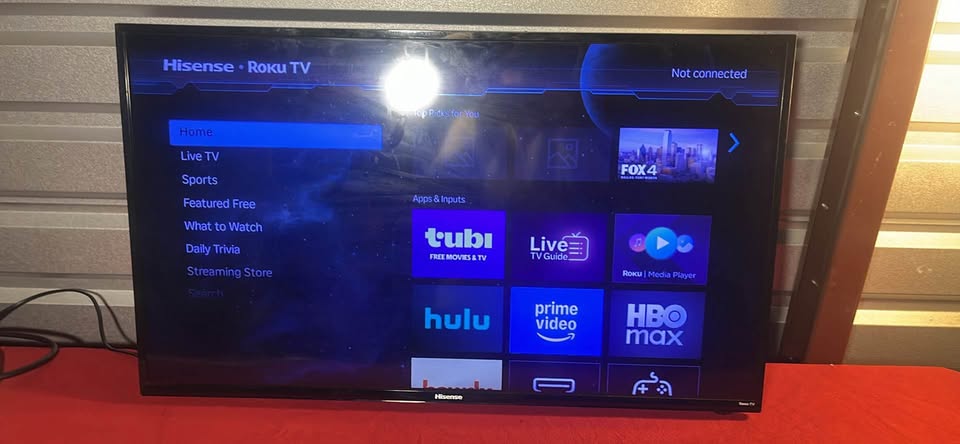 Hisense 40” Roku Smart TV – Works Great – HDMI/Streaming