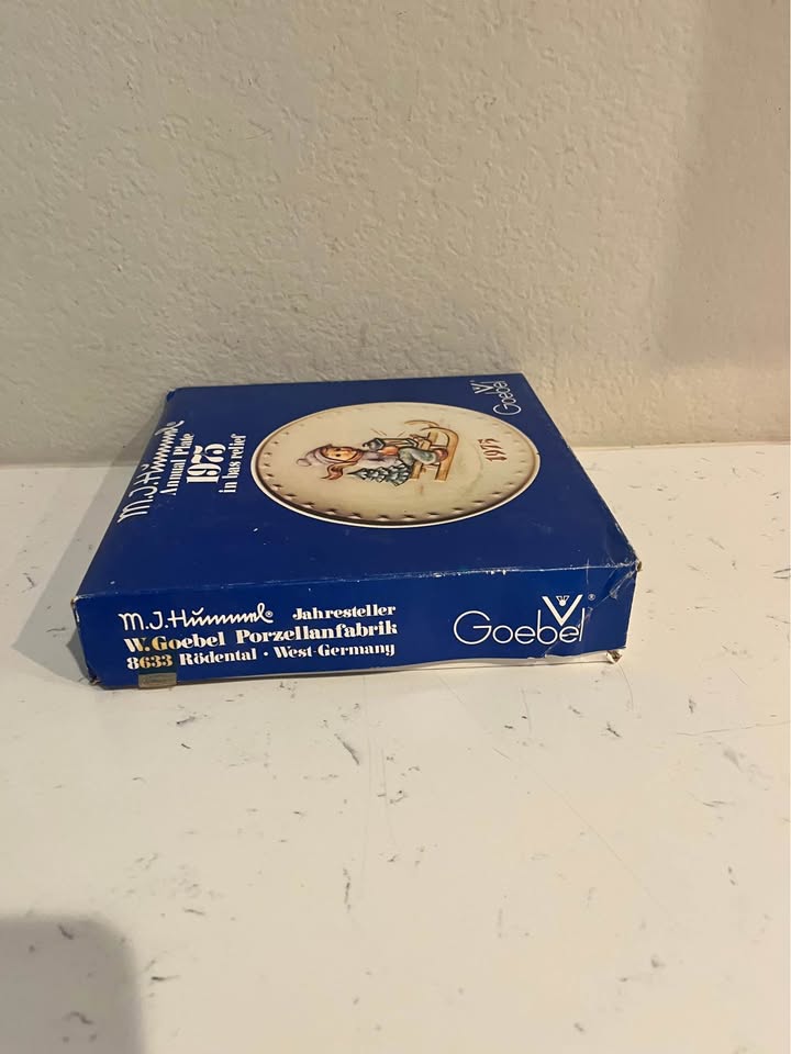 Vintage 1975 M.J. Hummel Annual Plate by Goebel with Original Box - image 5