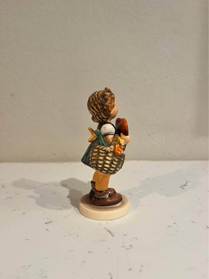 Vintage Goebel Hummel Figurine “I Hab Di Gern” Girl with Heart – TMK-6 West Germany - image 2