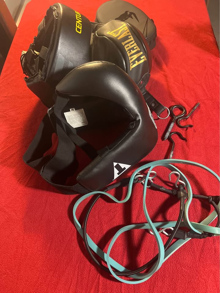 Boxing / MMA Training Gear Bundle – Venum, Everlast & Century