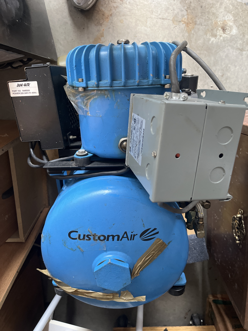 Jun-Air dental air compressor (220–240V) — working prior to removal, Corpus Christi pickup